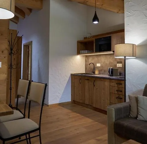 Jasna Franco Jacuzzi & Sauna * 데마노브스카돌리나