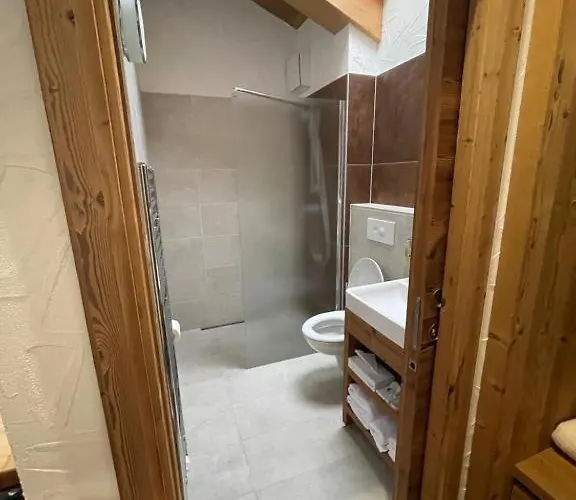 Jasna Franco Jacuzzi & Sauna 데마노브스카돌리나