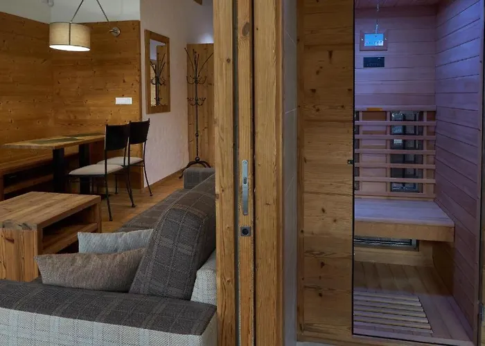 Jasna Franco Jacuzzi & Sauna * 데마노브스카돌리나